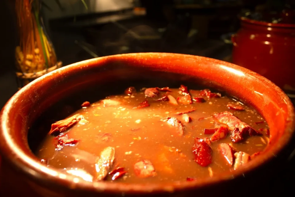 Goiânia terá feijoada com samba ao vivo neste sábado (10)