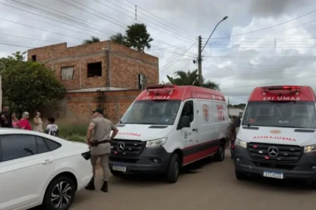 Imagem mostra ambulâncias do SAMU, que constataram o óbito no local
