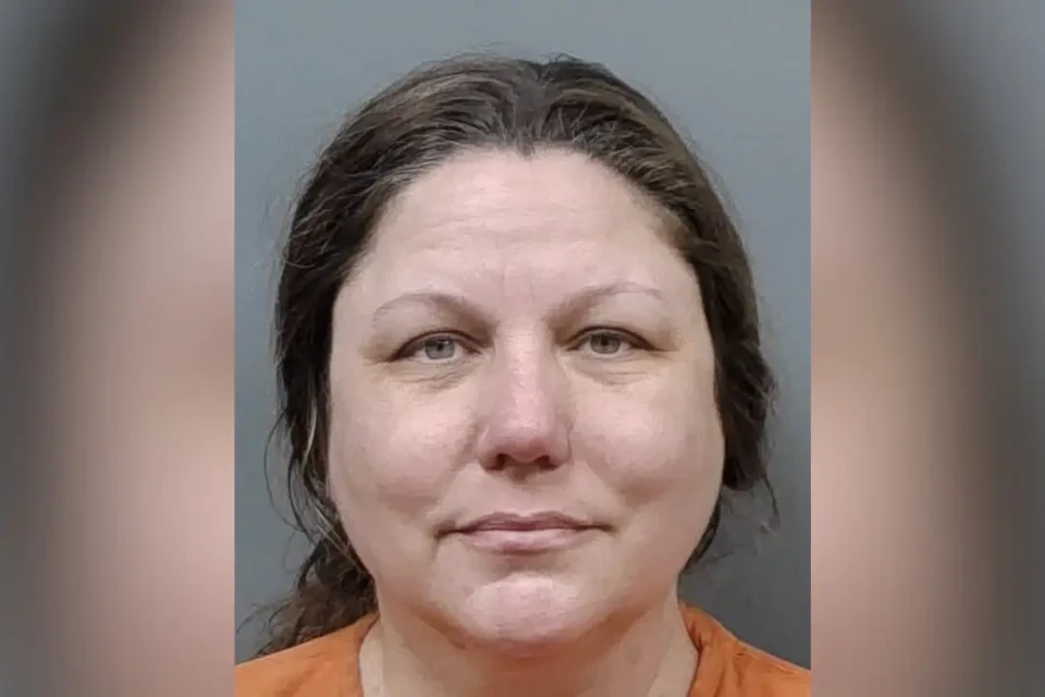 Mulher é presa acusada de matar a tiros os dois ex-maridos no mesmo dia Crimes ocorreram na Flórida (EUA) Estados Unidos