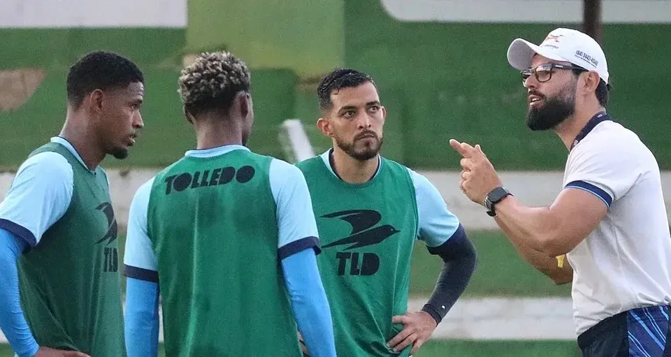 Luan Carlos, técnico do Crac
