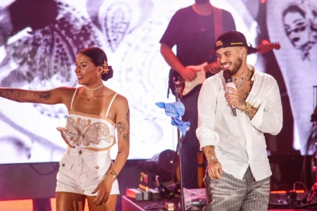 Ana Castela e Zé Felipe dividem palco após término durante show