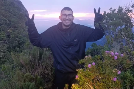 Irmã diz que jovem desaparecido no pico Paraná só bebeu água e pulou de cachoeira Roberto Farias Thomaz ficou 5 dias perdido na montanha