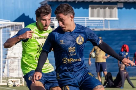 Treino da Aparecidense durante a pré-temporada