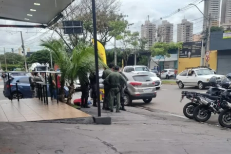 Homem rouba carro e sobe avenida T-9 na contramão, em Goiânia (Foto cedida ao Mais Goiás)