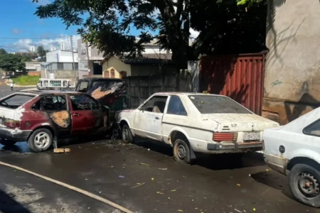 Imagem do carro após incêndio