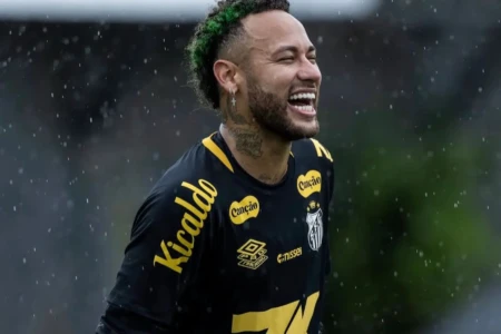 Santos confirma permanência de Neymar