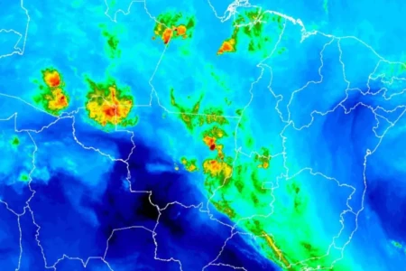 Imagem de satélite mostra projeção em tempo real da situação climática