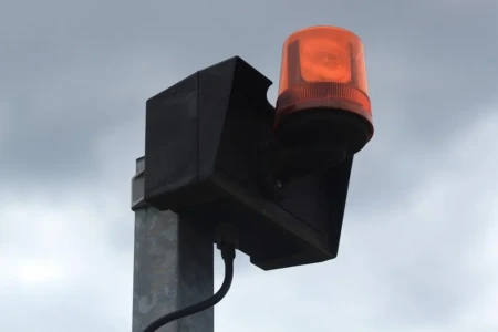 Falha em novo sistema de alarme tira o sossego de moradores de condomínio em Goiânia