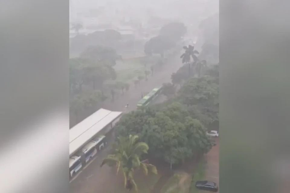 Região do Lago das Rosas teve maior índice de chuva nesta quarta; veja alagamento (Foto: Reprodução)