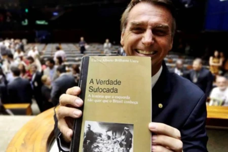 "Ainda estou aqui" e "Crime e castigo": a lista de livros que Bolsonaro pode ler para reduzir a pena ex-presidente em programa reduzir prisão