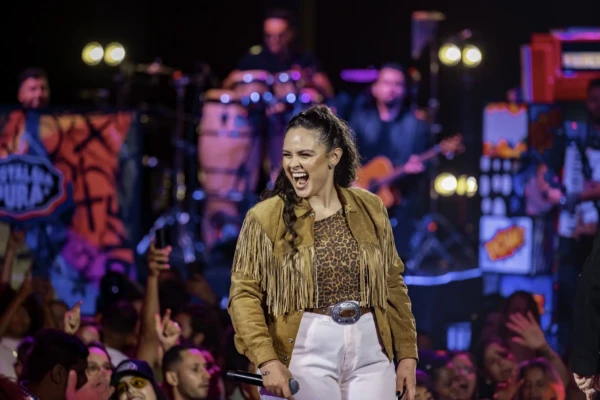 Luiza Martins comanda ensaio de Carnaval em Goiânia
