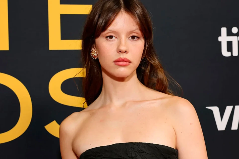 Mia Goth, neta de Maria Gladys, conta que costumava roubar na juventude