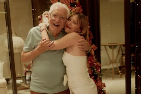 Neta de Carlos Alberto de Nóbrega se manifesta após revelar câncer de mama aos 24 anos Bruna Furlan de Nóbrega