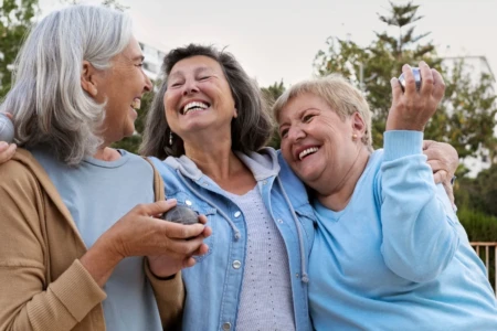 Saiba qual a idade em que se alcança a felicidade plena, de acordo com neurociência