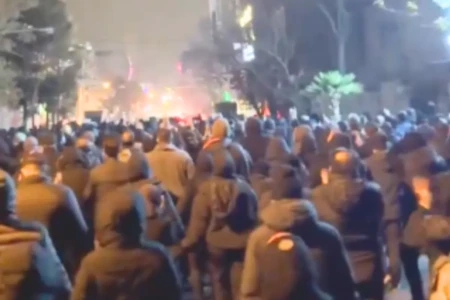 Bloqueio de internet no Irã já passa de 68 horas; pelo menos 70 morreram (Foto: Reprodução)