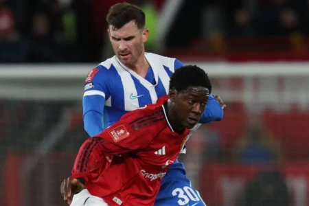 Diante da torcida, Manchester United cai para o Brighton e se despede da Copa da Inglaterra