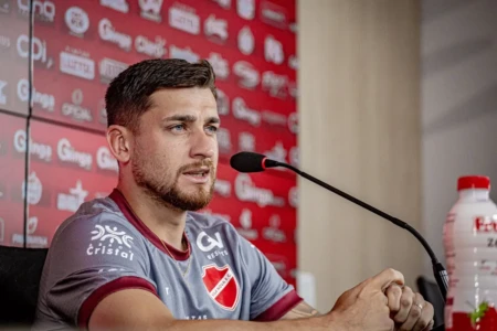 João Vieira em coletiva no Vila Nova