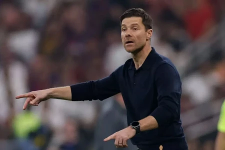 Xabi Alonso em partida do Real Madrid