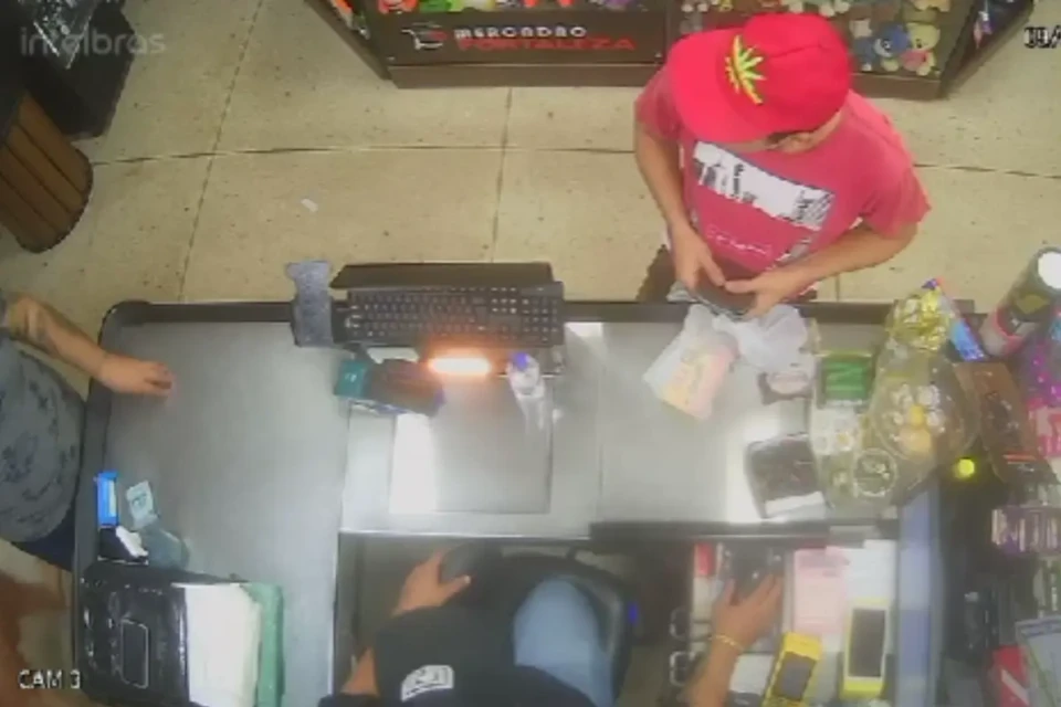 Rapaz que desapareceu sem avisar família é visto no supermercado em Anicuns (Foto: Reprodução)