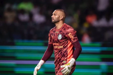 Weverton topa o Grêmio e tenta saída antecipada do Palmeiras