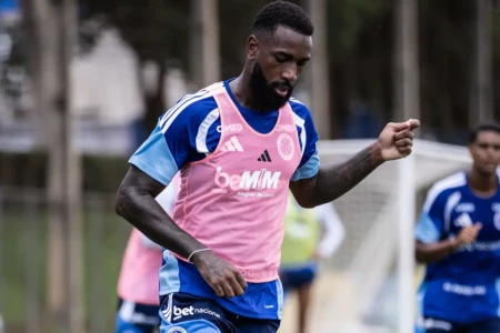 Gerson em treino no Cruzeiro
