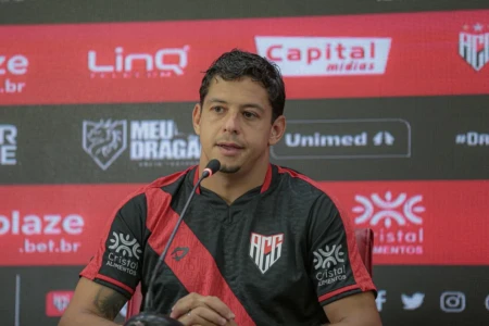 Guilherme Marques em apresentação no Atlético Goianiense