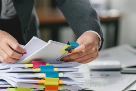 Imagem de pilha de papéis