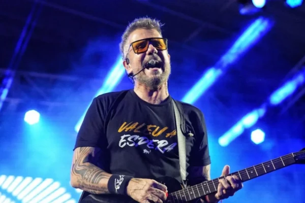 Tuca Fernandes comanda bloquinho no pré-carnaval de Goiânia