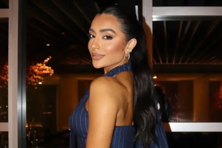 Duda Freire vai sair na Grande Rio Melhor amiga de Virginia escolhe minibiquíni ao anunciar que vai desfilar no Carnaval; veja foto