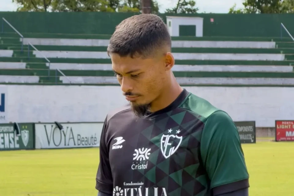 Tibúrcio, zagueiro da Jataiense