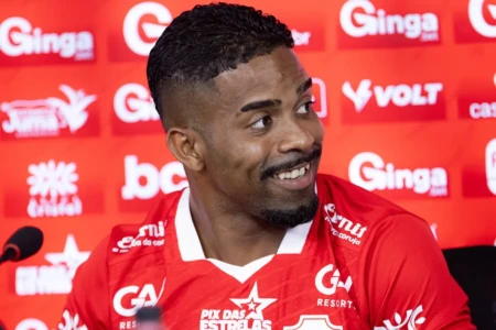 Hayner em coletiva no Vila Nova