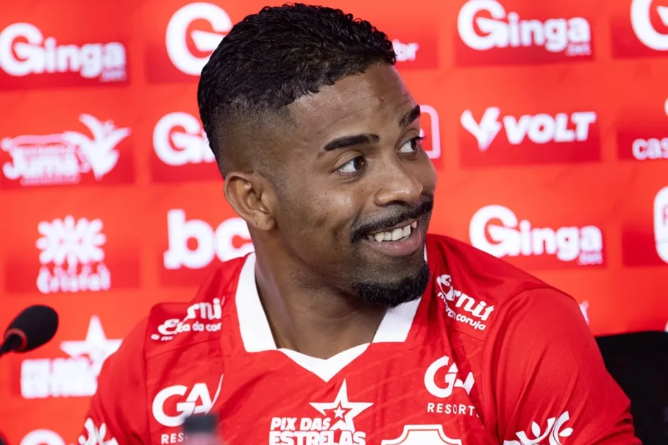 Hayner em coletiva no Vila Nova
