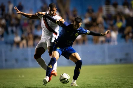 Atlético Goianiense sai na frente, amplia ainda no primeiro tempo. Aparecidense descontou no final da partida