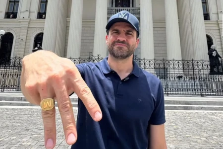 Nunca recebi uma nota de pesar, diz mulher de técnico morto em estúdio de Marçal influenciador nunca deu suporte dois anos após acidente