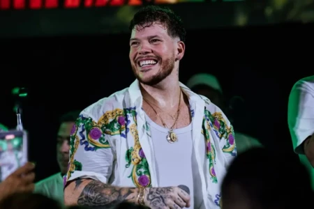 Em clima de pagode, Ferrugem é atração principal da feijoada em Goiânia