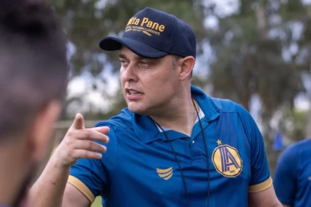 Camaleão é superado pelo Atlético-GO e treinador critica arbitragem