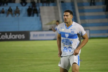 Gustavo Modesto, atacante do Crac