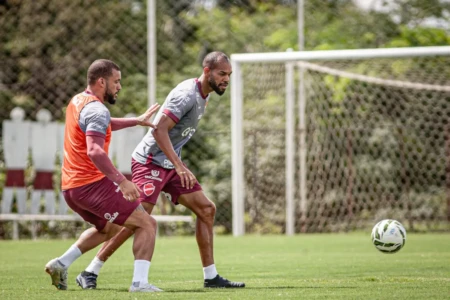 Anderson Jesus e André Luís em treino do Vila Nova