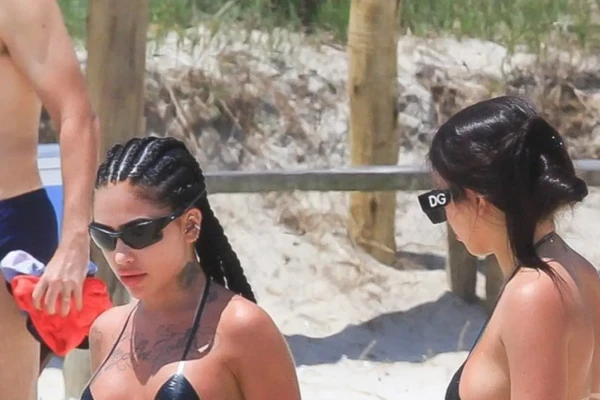 MC Mirella provocou reação nas redes com look Famosa que mais lucra no Privacy posta vídeo de minibiquíni e detalhe chama atenção; assista