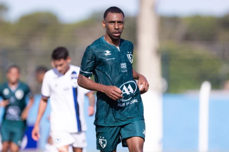 Partida entre Centro Oeste e Jataiense no Goianão