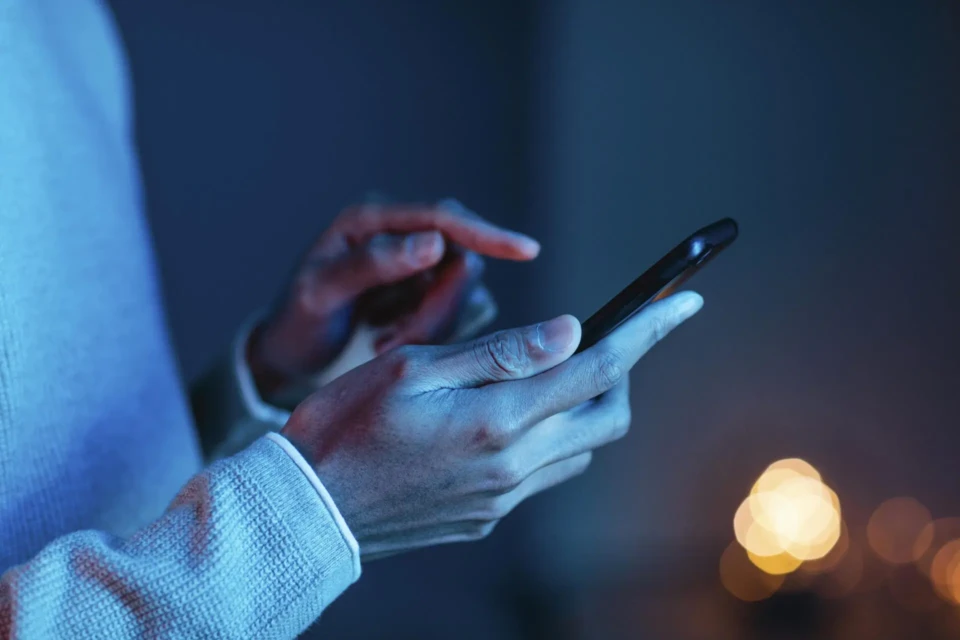 Busca por doenças na internet impulsiona a cibercondria e acende alerta entre médicos