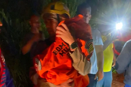 Criança desaparecida é encontrada com vida em área de mata em Goianira Menino foi localizado por motoqueiros voluntários