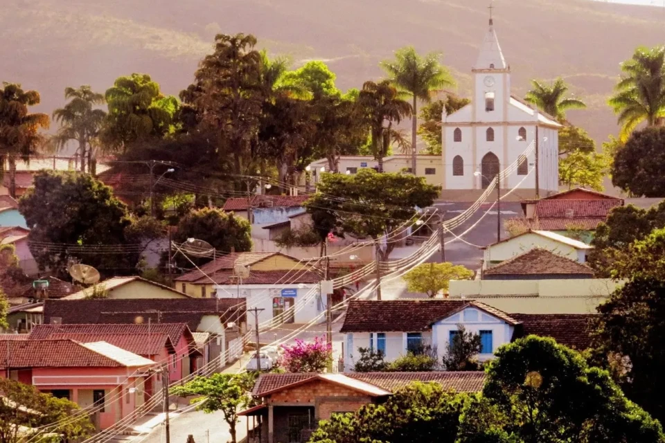 Menor cidade do Brasil tem 833 moradores e criminalidade zero; conheça Serra da Saudade imune a apagaões tem dois supermercados e sete bares