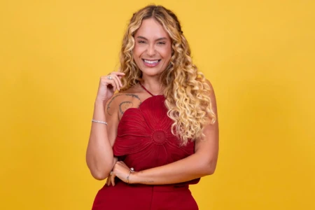 BBB: Sarah elogia constelação familiar e web detona: 'Pseudoterapia e picaretagem' Método é criticado pelo risco de culpabilização da vítima