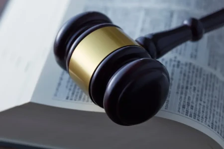 Imagem de um martelinho de juiz