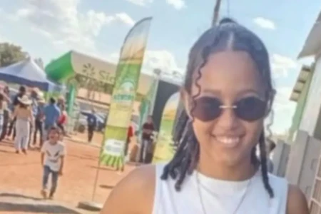 Adolescente teria sido encontrada morta nos fundos da casa do tio, em Britânia