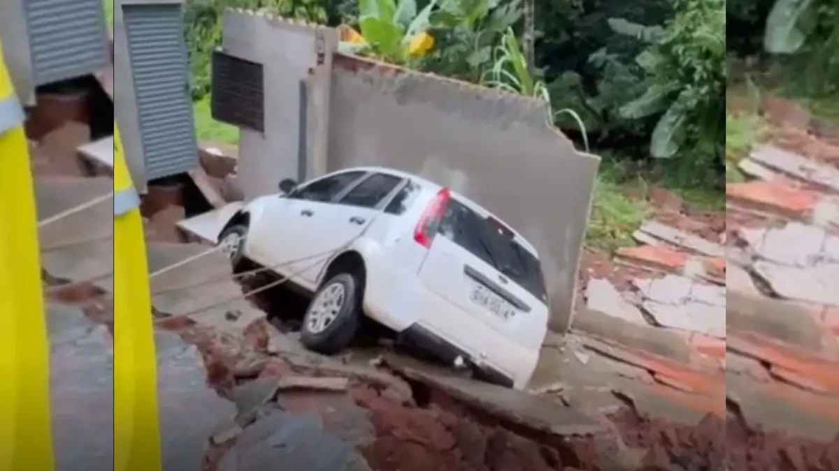 Imagem mostra veículo engolido por cratera que se formou durante tempestade