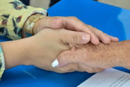 Filha socioafetiva de idosa é condenada por fazer compras com dinheiro da mãe que deveria investir