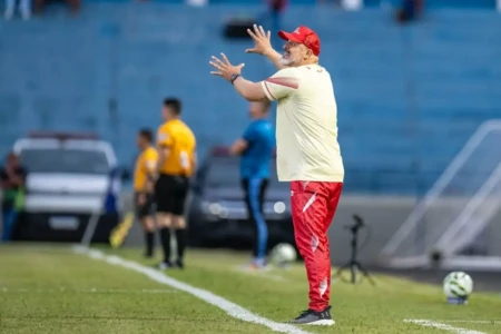 Flávio Tanajura, treinador da Anapolina