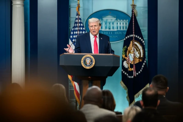 Trump é recebido com vaias em jogo das finais da NBA; veja vídeo partida entre New York Knicks e San Antonio Spurs no Madison Square Garden